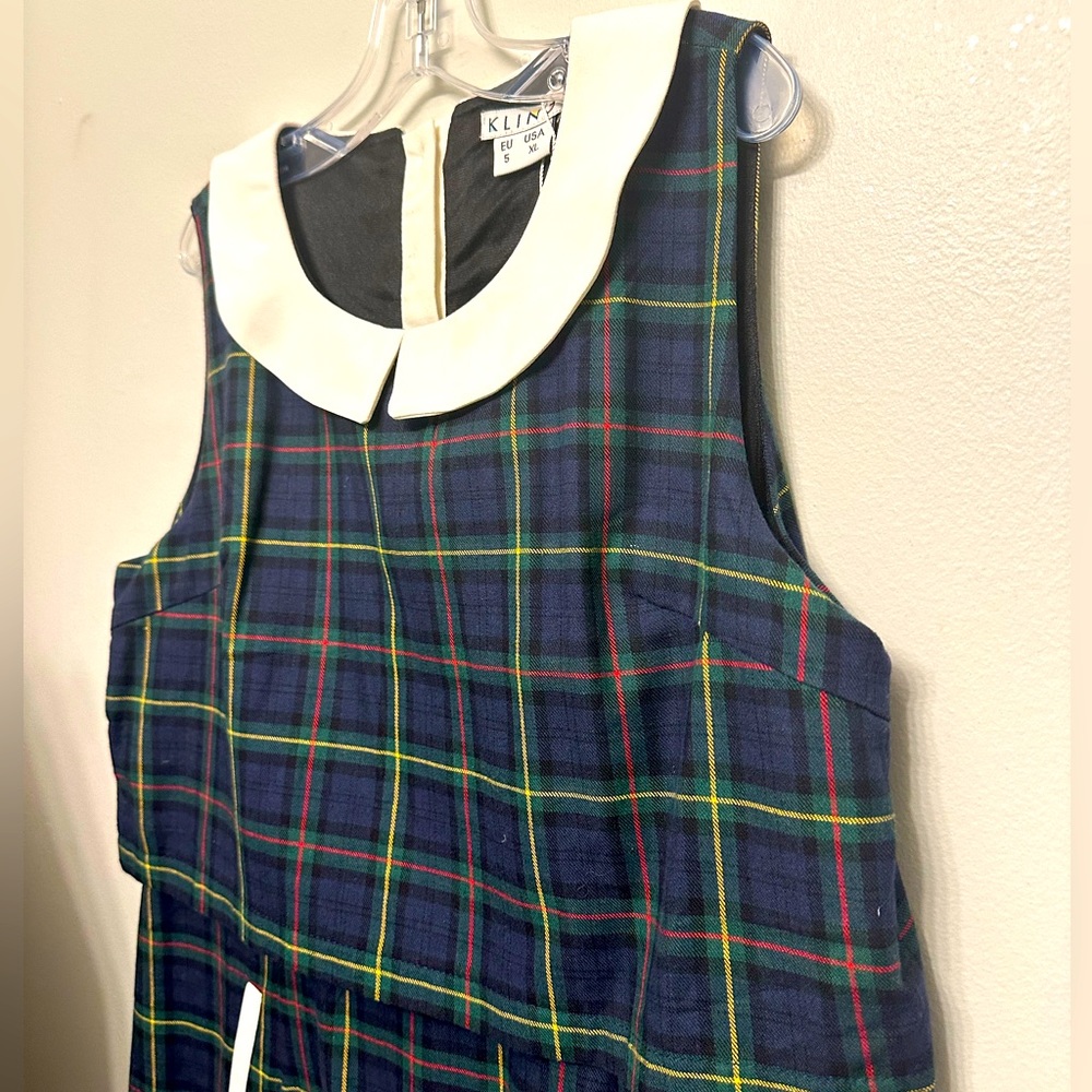 Women’s Collared Wool Sleeveless Dress.